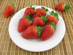 Erdbeeren, Sammelnussfrucht, Erfrischung, Beeren, gesunde Ernährung, rot, rote Früchte, sekundäre Pflanzenstoffe