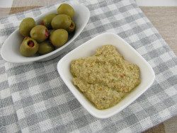 Oliven, Olivenpaste, gesunde Ernährung, gesunde Fette, Fettsäuren, Joghurt, grün, grüne Olive, Paprika, Olive mit Paprikafüllung